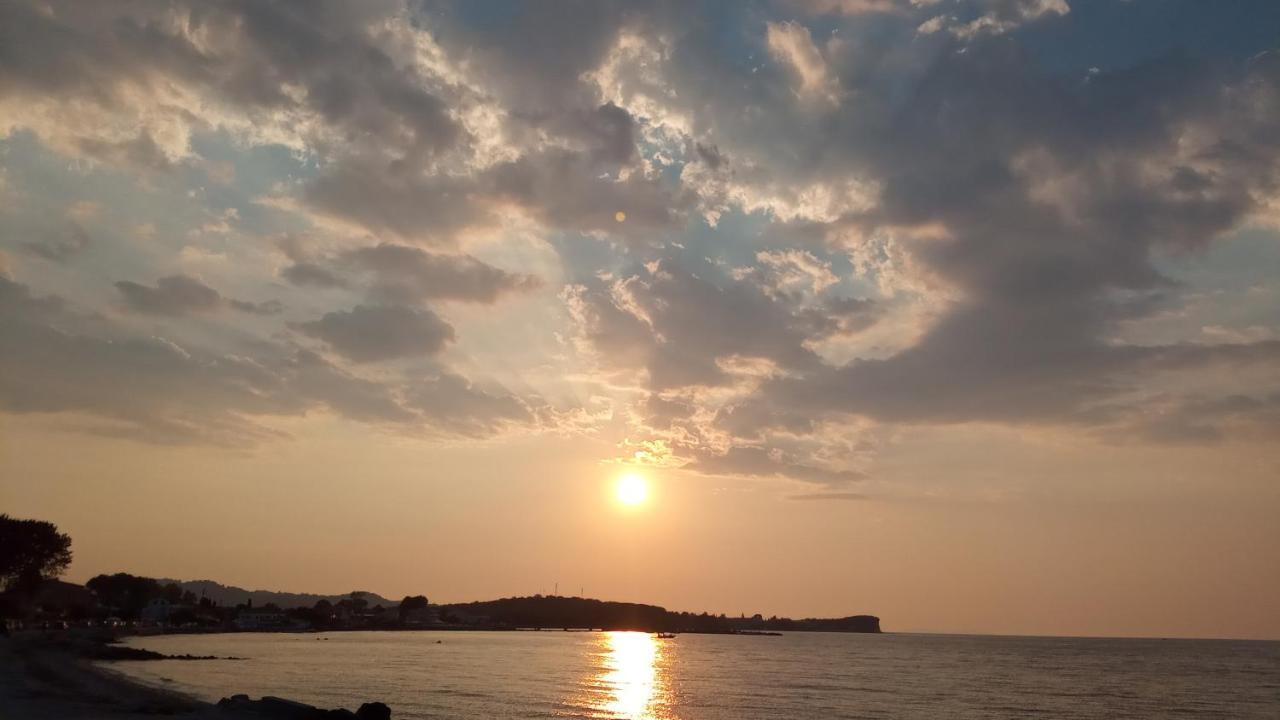 Nikos Seaside Apartments Litheres Bagian luar foto